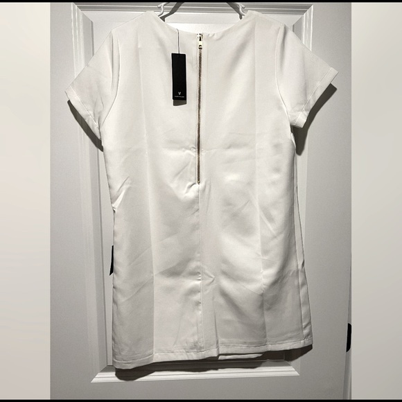 Lulu’s Ivory shift dress with gold zipper - Medium NWT - Picture 2 of 2